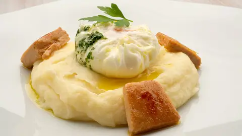 Huevo flor con puré de patata y mousse de pato ¡La cena perfecta! Receta de huevo flor con puré de patata y mousse de pato, de Arguiñano