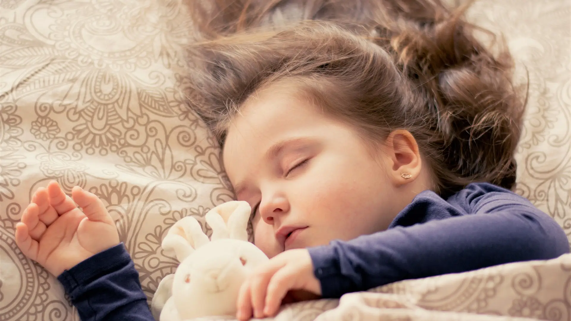 Niña durmiendo Niña durmiendo