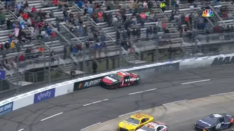 Ross Chastain se va contra el muro en la Nascar para adelantar a cinco pilotos Ross Chastain se va contra el muro en la Nascar para adelantar a cinco pilotos