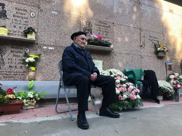 Manuel, el pontevedrés que acude todos los días al cementerio Manuel, el pontevedrés que acude todos los días al cementerio