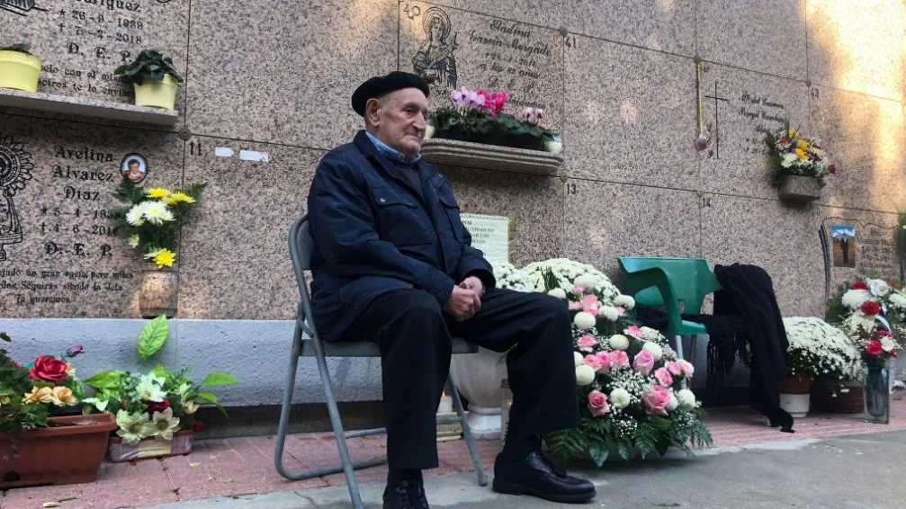 Manuel, el pontevedrés que acude todos los días al cementerio Manuel, el pontevedrés que acude todos los días al cementerio