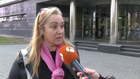 La abuela de 'Hazia', la niña a la que no permiten inscribirse con ese nombre Polémica en Vitoria por la negativa a inscribir a una niña con el nombre que habían elegido sus padres