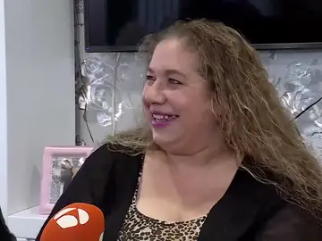 Amaya, la tapizadora de los cementerios de España: un emotivo homenaje para recordar a los seres queridos Amaya, la tapizadora de los cementerios de España: un emotivo homenaje para recordar a los seres queridos