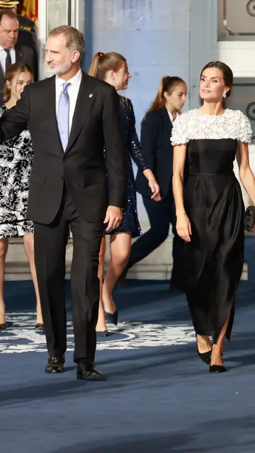 El impresionante vestido de la reina Letizia El impresionante vestido de la reina Letizia