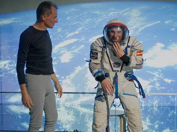 Pedro Duque desvela los secretos del espacio a ‘Joaquín, el novato’: la preparación, el kit se supervivencia y sus sensaciones al cumplir un sueño Pedro Duque desvela los secretos del espacio a ‘Joaquín, el novato’: la preparación, el kit se supervivencia y sus sensaciones al cumplir un sueño