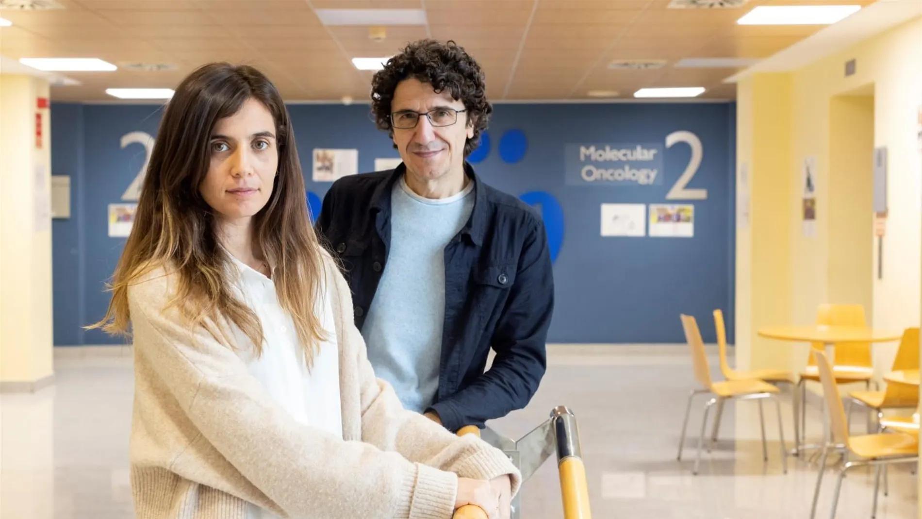 Los investigadores Marcos Malumbres y Carolina Villarroya-Beltri, del CNIO