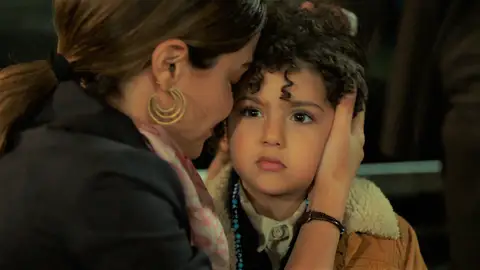 La felicidad de Züleyha es inmensa… ¡El pequeño Adnan ha vuelto! La felicidad de Züleyha es inmensa… ¡El pequeño Adnan ha vuelto!