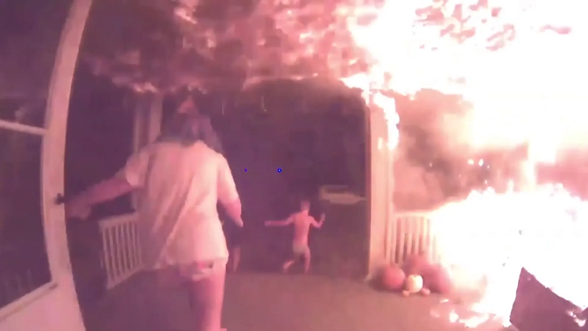 Cuatro hermanos huyendo de un incendio en EEUU Cuatro hermanos huyendo de un incendio en EEUU
