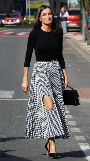La moderna falda de la reina Letizia La moderna falda de la reina Letizia