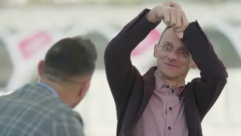 Pedro Duque deja boquiabierto a Joaquín con la curiosidad del espejo Pedro Duque deja boquiabierto a Joaquín con la curiosidad del espejo