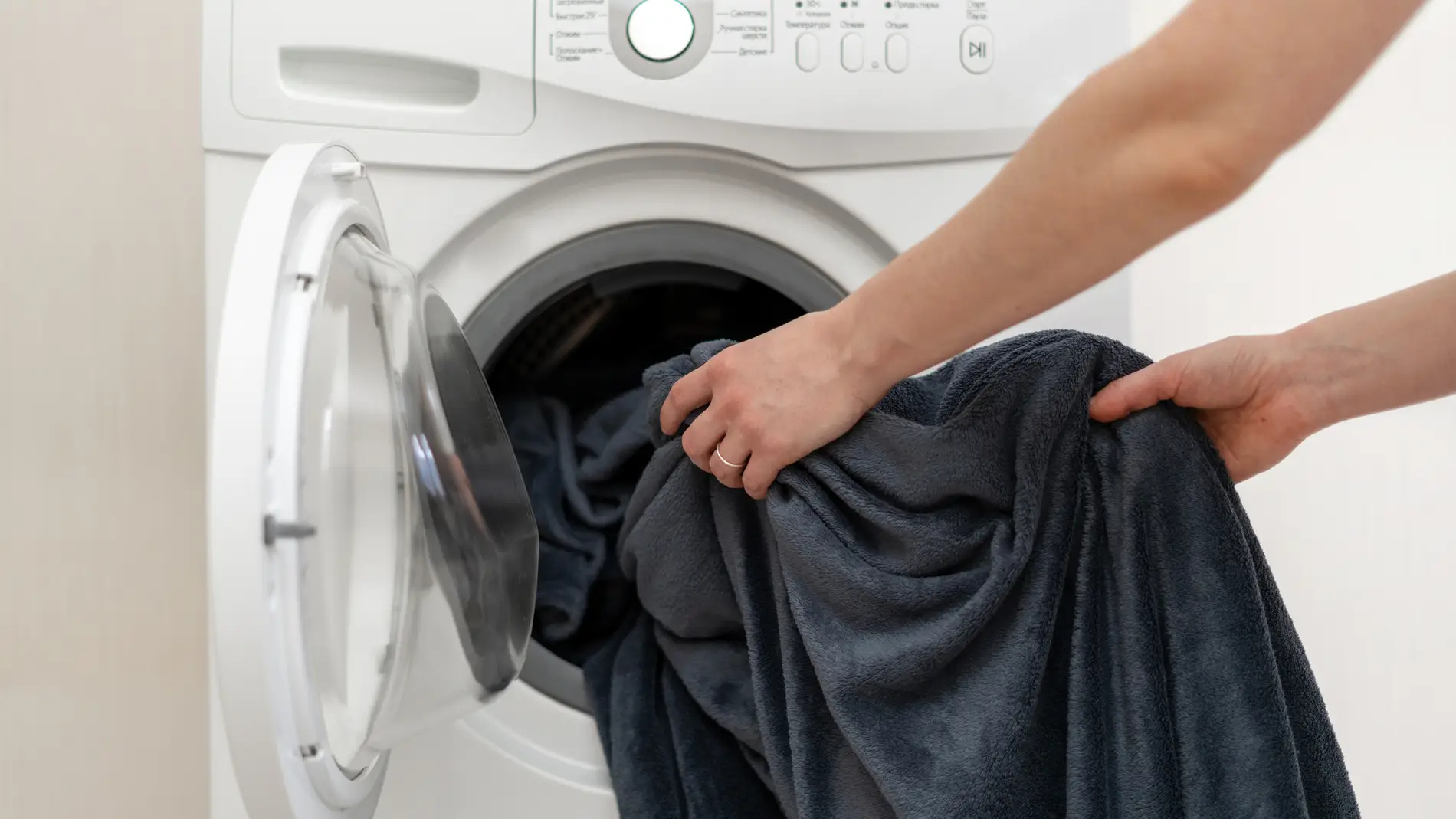 Los 5 métodos para quitar el pelo de la ropa en la lavadora