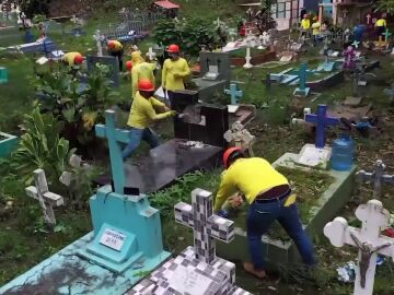 Destrucción de tumbas de pandilleros en El Salvador