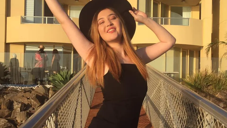 La actriz australiana Erica Hoy
