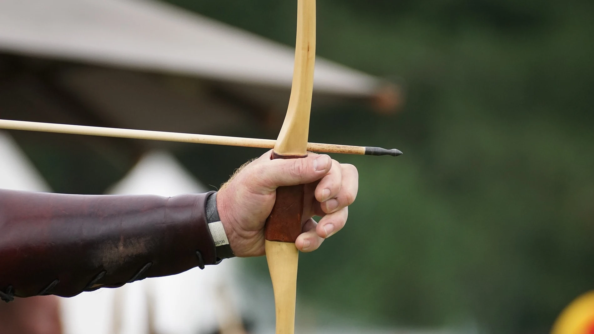 Imagen de un tirador con el arco y la flecha