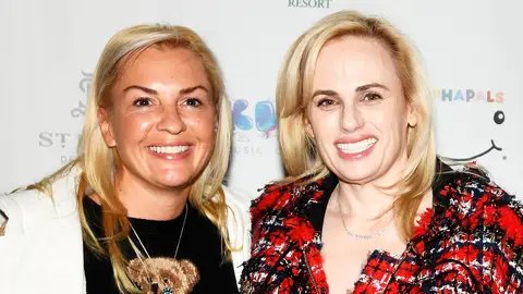 Rebel Wilson y su novia Ramona Agruma Rebel Wilson y su novia Ramona Agruma