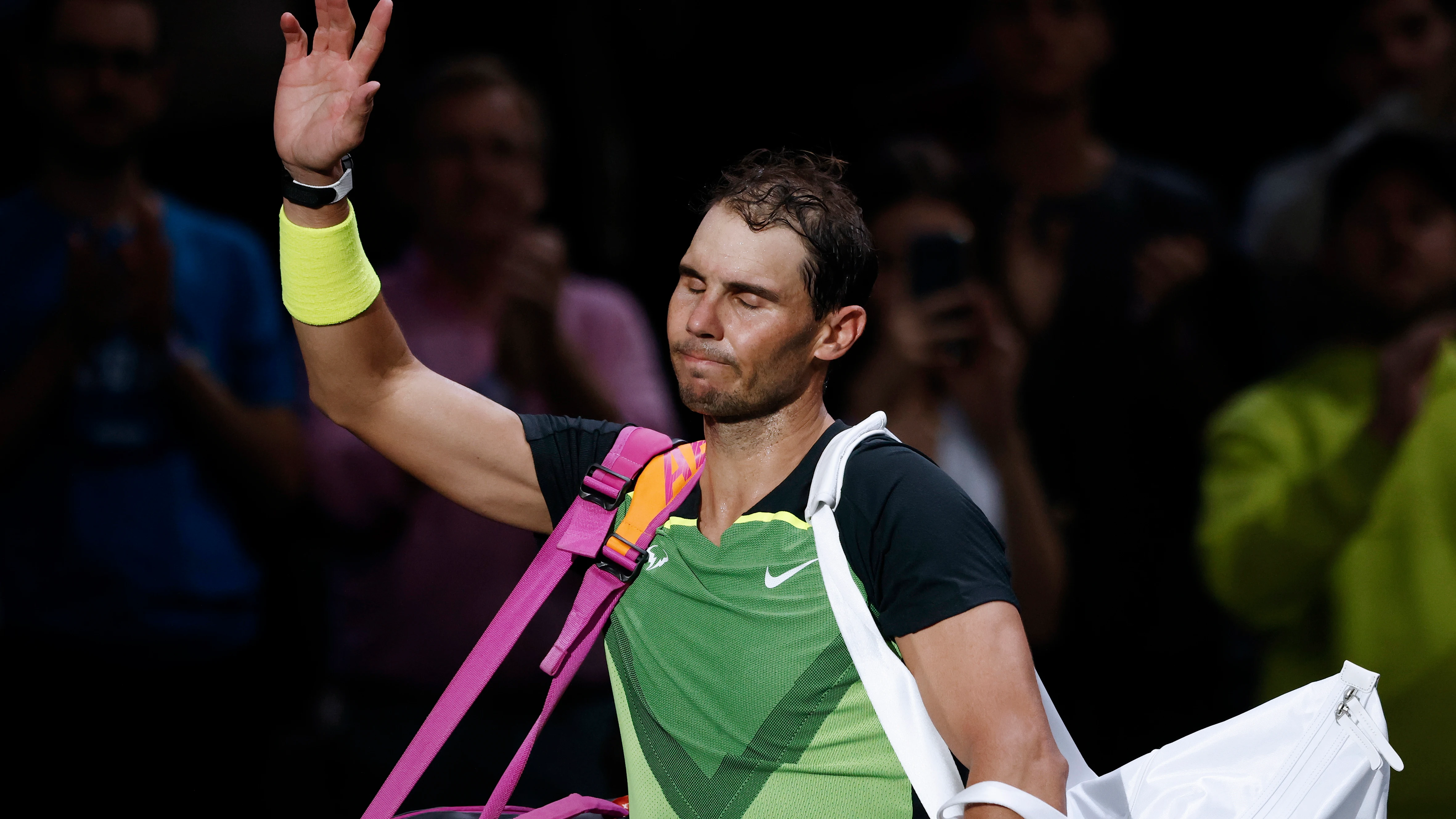 Rafa Nadal saluda al público parisino tras perder ante Tommy Paul Rafa Nadal saluda al público parisino tras perder ante Tommy Paul