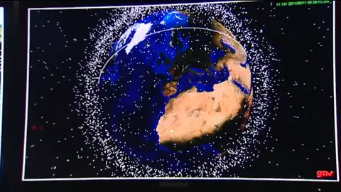 La basura espacial alrededor del planeta La basura espacial alrededor del planeta