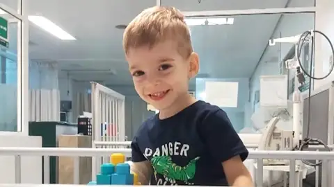 El pequeño Oliver en una imagen de archivo El pequeño Oliver sale de la UCI
