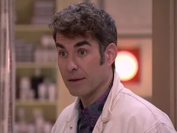 Hugo desafía a doña Paz: “Atrévete a despedirme, así me demuestras lo buena madre que eres” Hugo desafía a doña Paz: “Atrévete a despedirme, así me demuestras lo buena madre que eres”