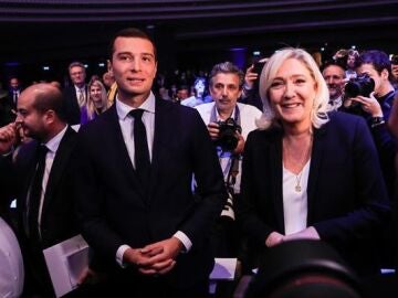 Jordan Barella y Marine Le Pen, este sábado en Francia