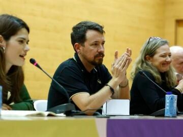 El ex secretario general de Podemos, Pablo Iglesias, junto a algunos compañeros en la 'Uni de otoño'