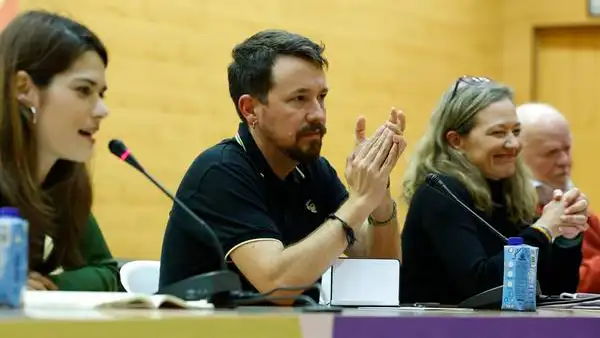 El ex secretario general de Podemos, Pablo Iglesias, junto a algunos compañeros en la 'Uni de otoño' El ex secretario general de Podemos, Pablo Iglesias, junto a algunos compañeros en la 'Uni de otoño'