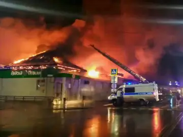 Imagen de la cafetería rusa en llamas Imagen de la cafetería rusa en llamas