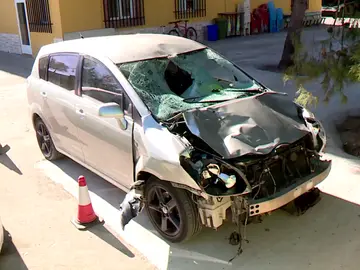 Estado en el que ha quedado el vehículo tras el atropello múltiple Estado en el que ha quedado el vehículo tras el atropello múltiple