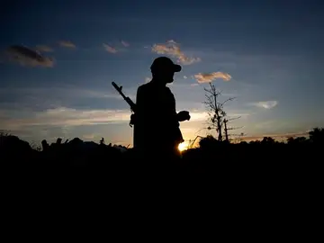 Un soldado ucraniano Un soldado ucraniano