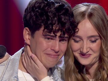 No pudo aguantar las l&aacute;grimas: Nicol&aacute;s Moreno rompe a llorar tras brillar con sus compa&ntilde;eras en &lsquo;La Voz&rsquo; 