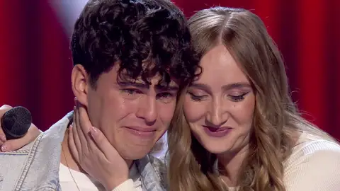 No pudo aguantar las lágrimas: Nicolás Moreno rompe a llorar tras brillar con sus compañeras en ‘La Voz’ No pudo aguantar las lágrimas: Nicolás Moreno rompe a llorar tras brillar con sus compañeras en ‘La Voz’
