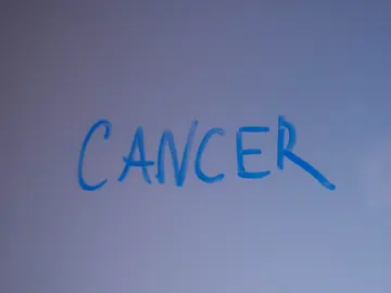 Cartel con la palabra cáncer Cartel con la palabra cáncer