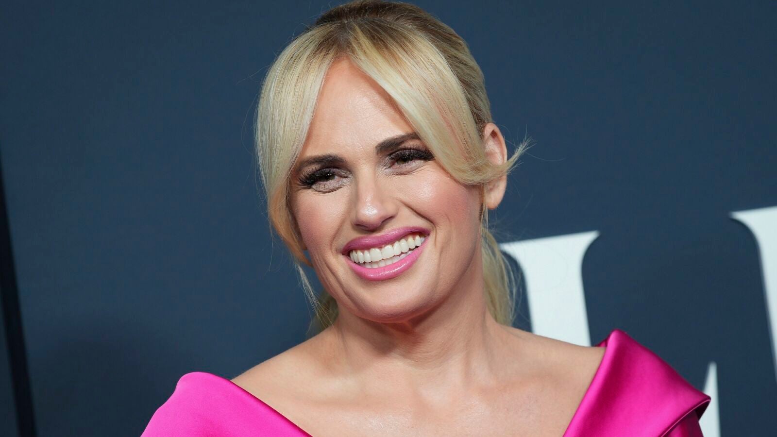 Rebel Wilson anuncia por sorpresa que ha sido madre y presenta a su precioso bebé: 