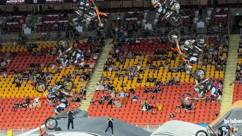Imagen del triple backflip ejecutado por Jayo Archer Imagen del triple backflip ejecutado por Jayo Archer