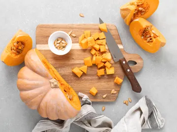 Calabaza partida para elaborar una receta. Calabaza partida para elaborar una receta.