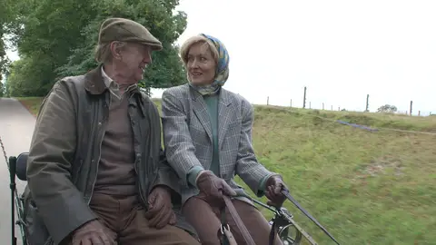 Felipe de Edimburgo y Penny Romsey en 'The Crown' Felipe de Edimburgo y Penny Romsey en 'The Crown'