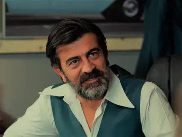 Vahap y Abdülkadir celebran tener a Fikret en sus manos… ¡Van a terminar con él! Vahap y Abdülkadir celebran tener a Fikret en sus manos… ¡Van a terminar con él!