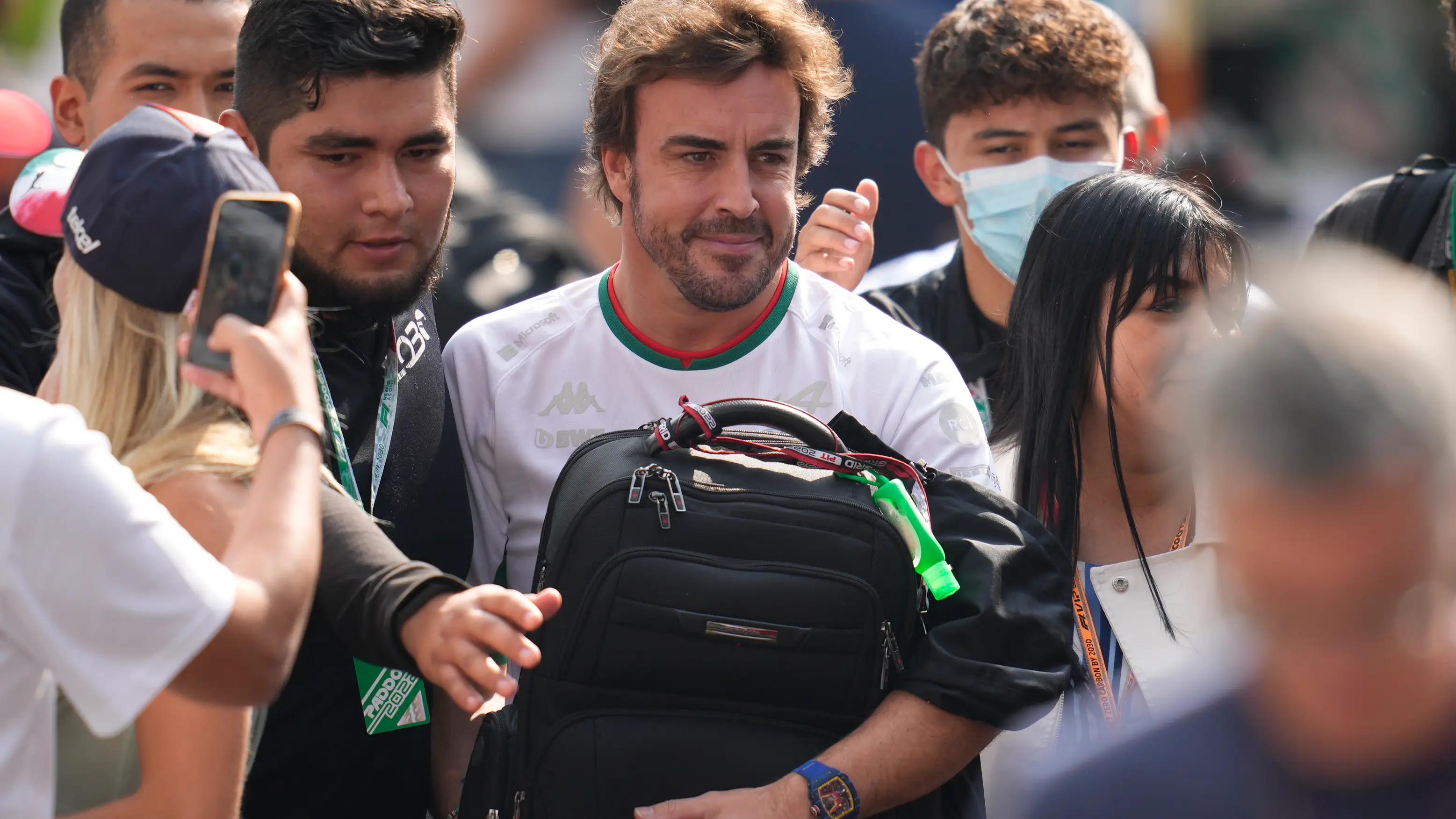 Fernando Alonso llegando al Aut&oacute;dromo Hermanos Rodr&iacute;guez 