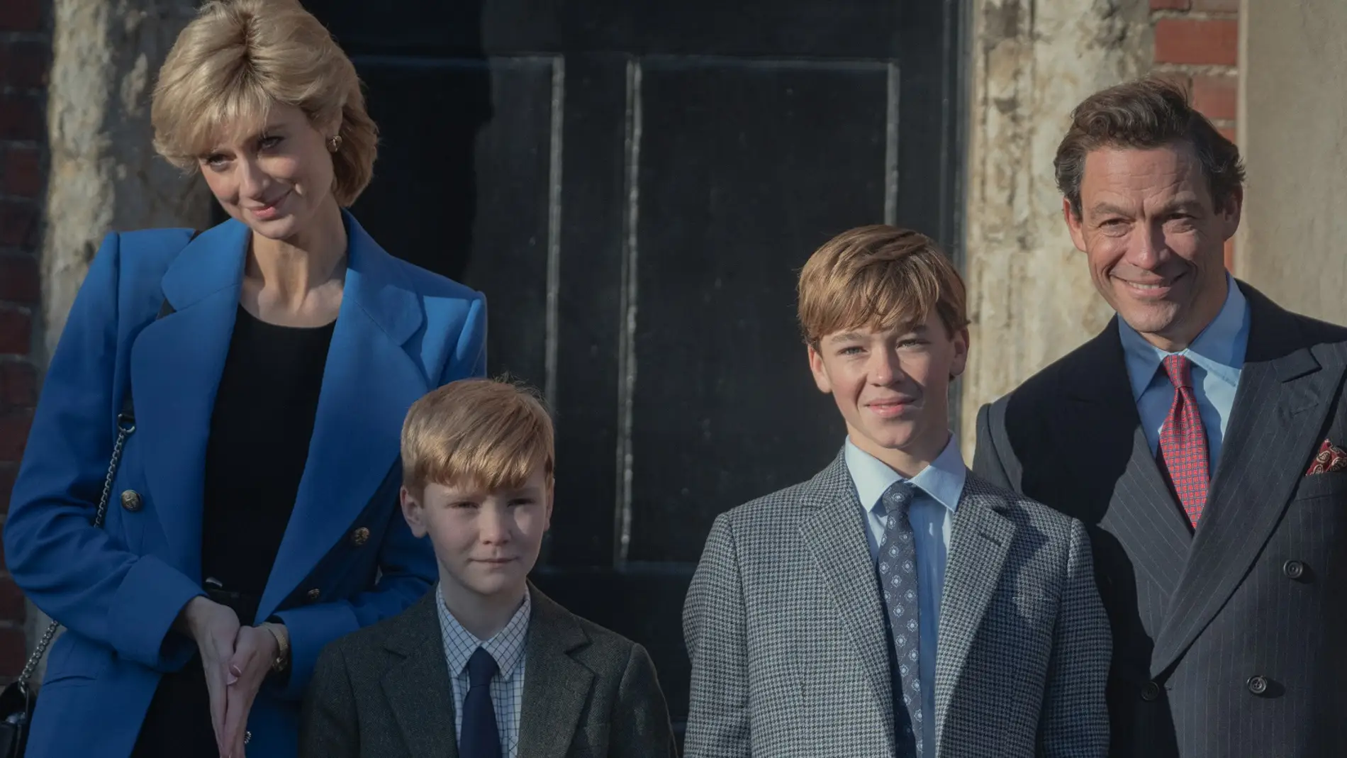 Lady Di, el príncipe Carlos, Harry y Guillermo en 'The Crown'