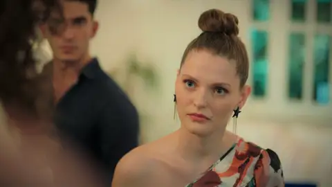 Aybike les cuenta a todos la verdad sobre Harika: “La pobre eres tú. Nosotros no nos avergonzamos de dónde vivimos” Harika