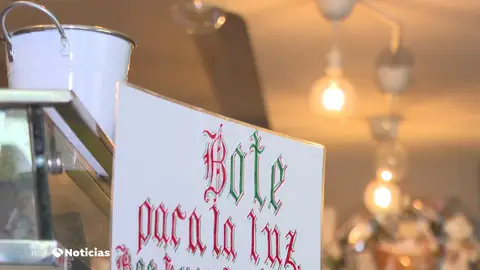 Un bar de Valladolid pone un bote para que sus clientes les ayuden a pagar la factura de la luz Un bar de Valladolid pone un bote para que sus clientes les ayuden a pagar la factura de la luz