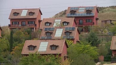 Una aldea sin miedo a las facturas de luz y gas: 