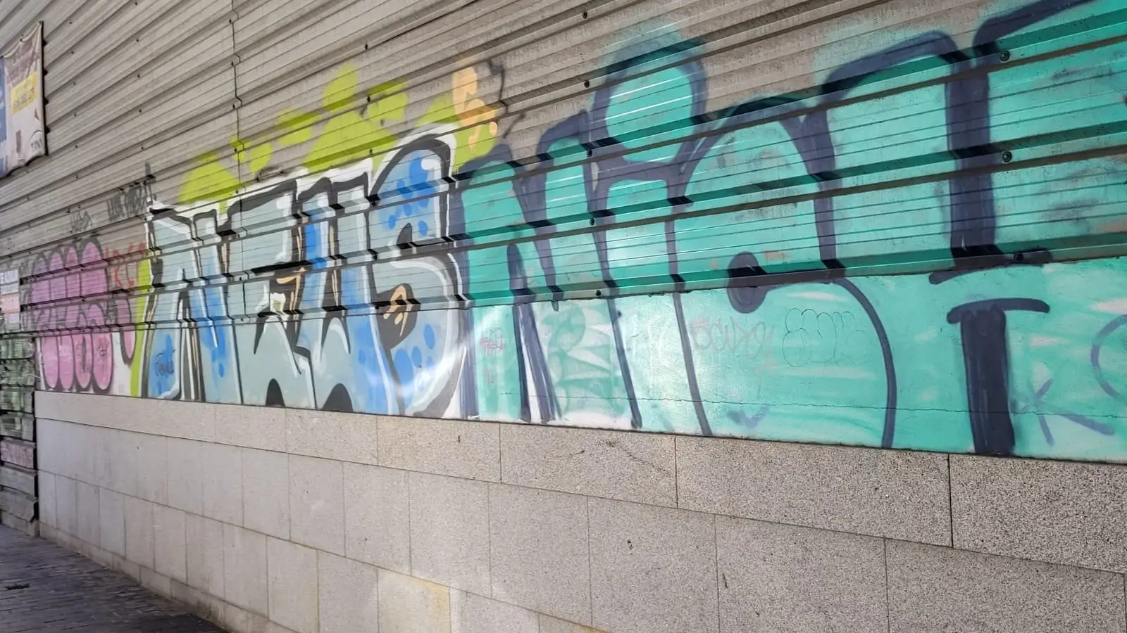 Grafitis en el centro de Vigo