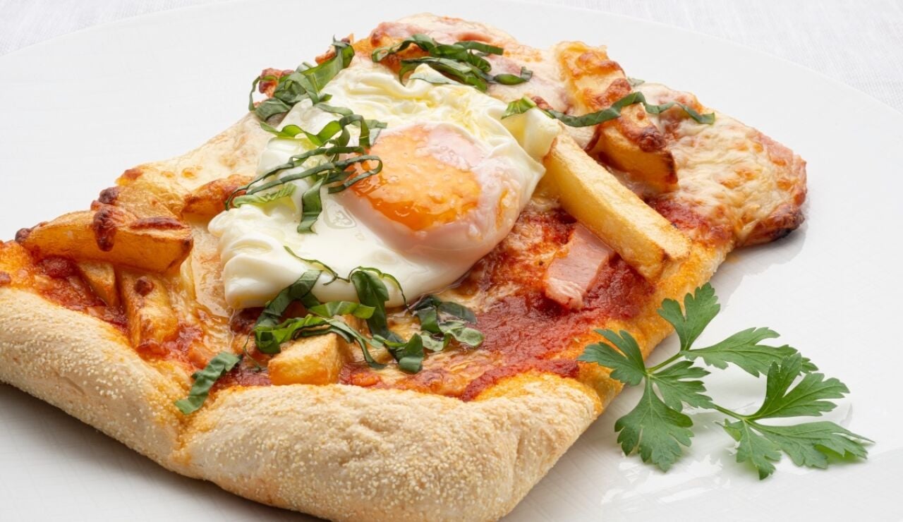 Karlos Arguiñano: receta de pizza casera con jamón, patatas y huevo
