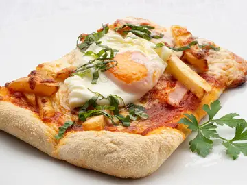 Karlos Arguiñano: receta de pizza casera con jamón, patatas y huevo Karlos Arguiñano: receta de pizza casera con jamón, patatas y huevo