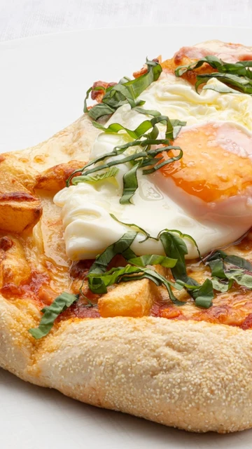 Karlos Arguiñano: receta de pizza casera con jamón, patatas y huevo Karlos Arguiñano: receta de pizza casera con jamón, patatas y huevo
