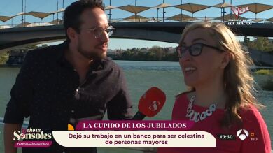 Carmela, la cupido de los jubilados: de trabajar en un banco a repartir amor