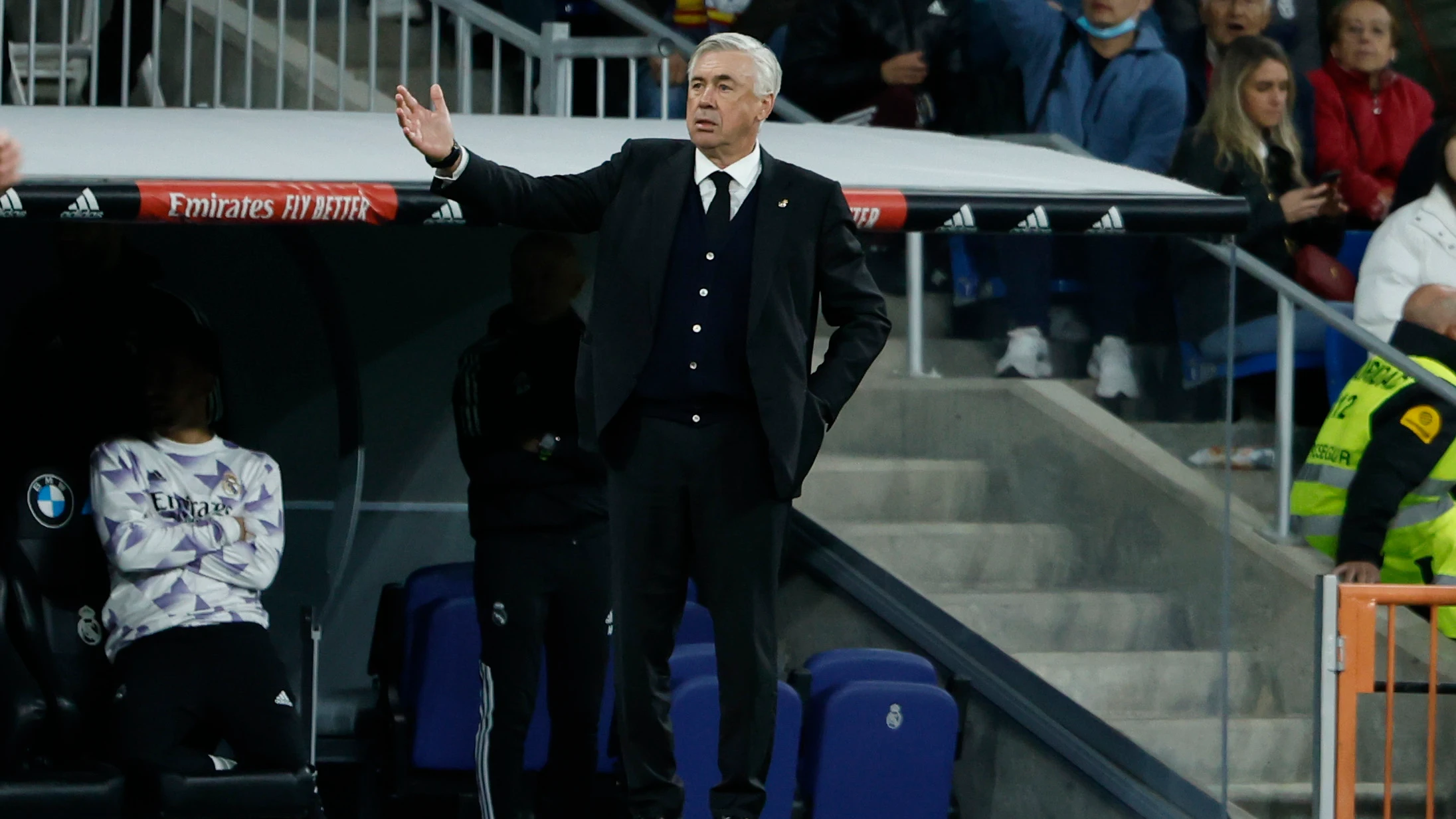 Carlo Ancelotti, en la banda del Santiago Bernab&eacute;u