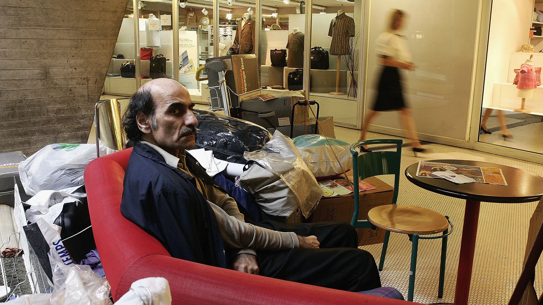 Muere en un aeropuerto el refugiado iraní que inspiró la película 'La Terminal'