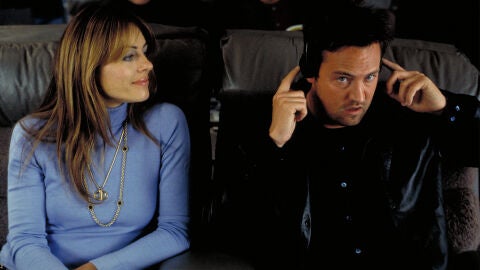 Elizabeth Hurley y Matthew Perry en 'Serving Sara'
